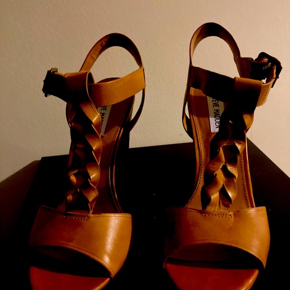 COPY - Steve Madden platform heels. NEW